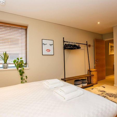 Modern 3 Bedroom Apartment In Paddington Лондон Экстерьер фото