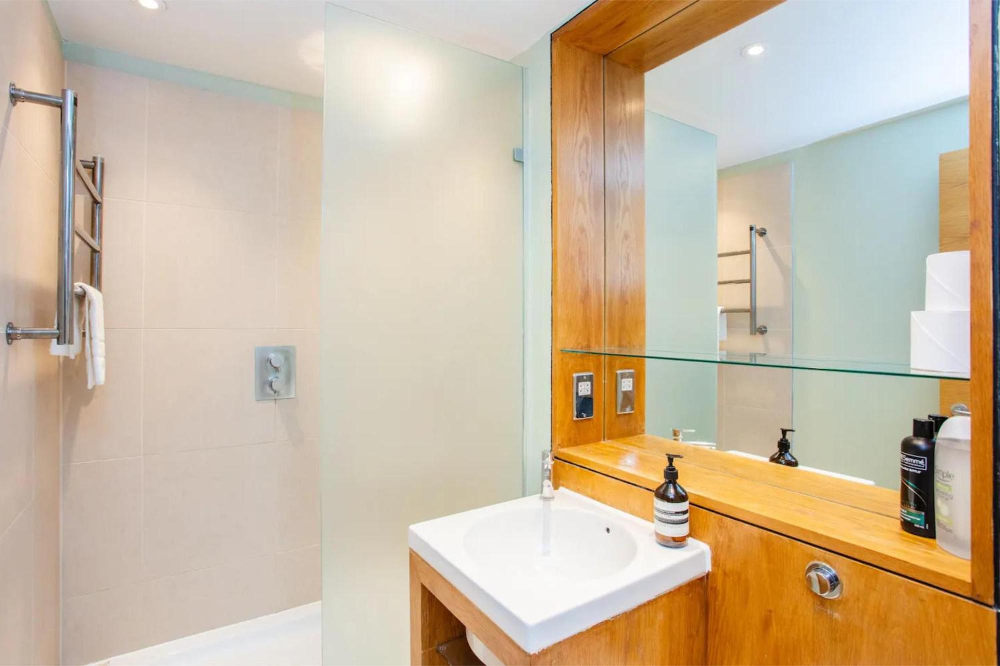 Modern 3 Bedroom Apartment In Paddington Лондон Экстерьер фото