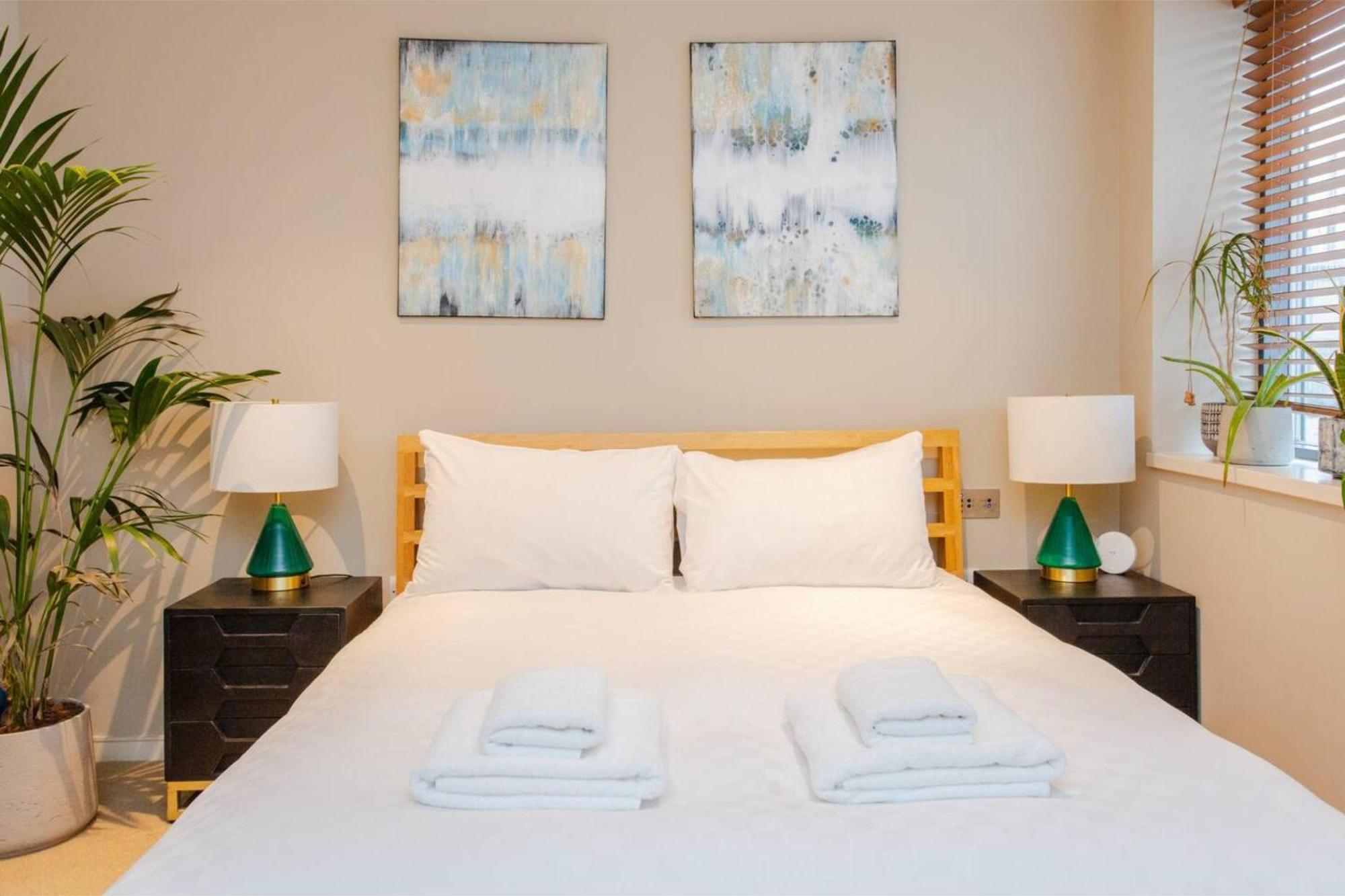 Modern 3 Bedroom Apartment In Paddington Лондон Экстерьер фото