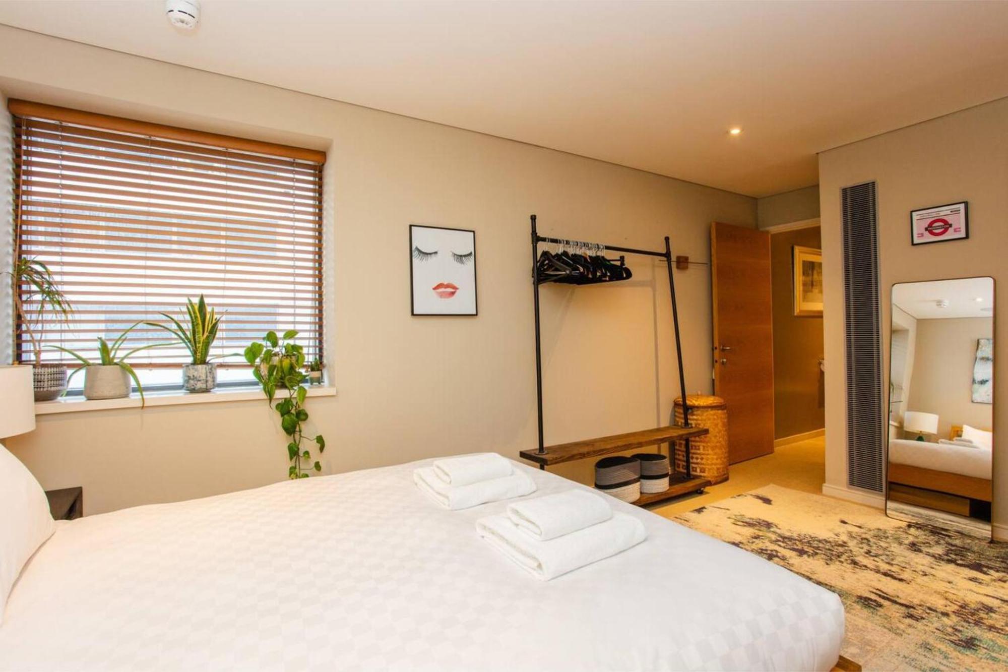 Modern 3 Bedroom Apartment In Paddington Лондон Экстерьер фото