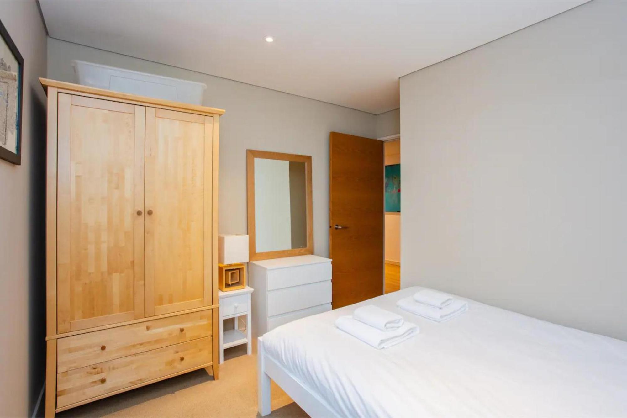 Modern 3 Bedroom Apartment In Paddington Лондон Экстерьер фото